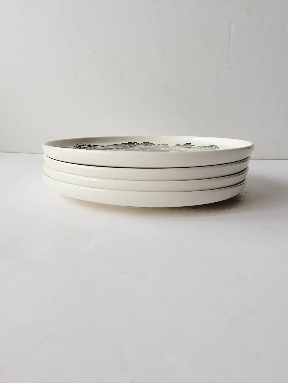 Marimekko Oiva Siirtolapuutarah Black White Floral Retro Salad Plates Stoneware